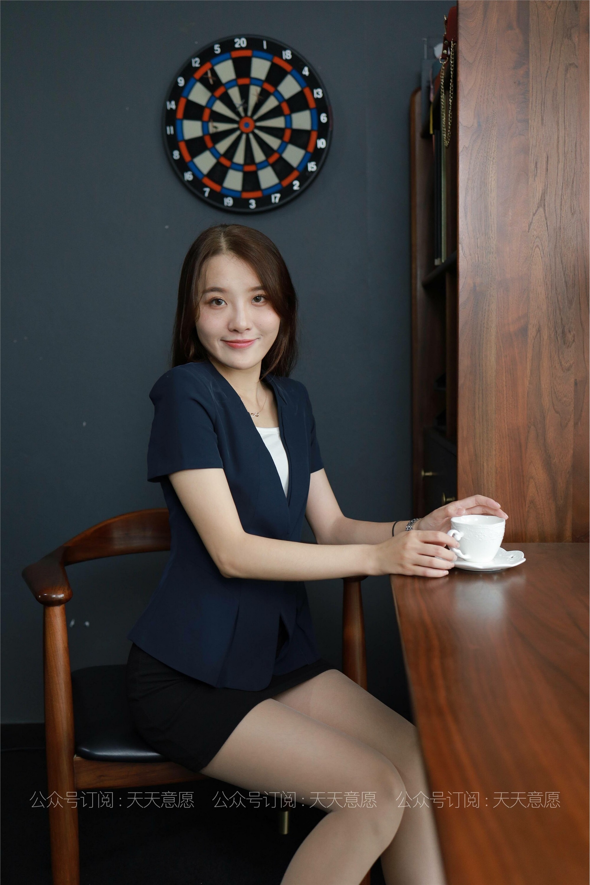 IESS异思趣向  2021.08.11 丝享家886：婉苹《最美女职员》